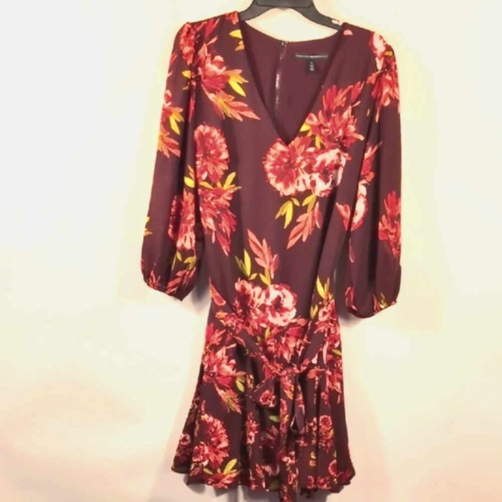 White House Black Market Size 14 Floral V-Neck Dress with Ruffle Trim